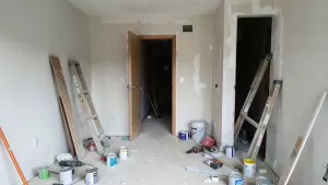 remont mieszkania w bloku w jakich godzinach